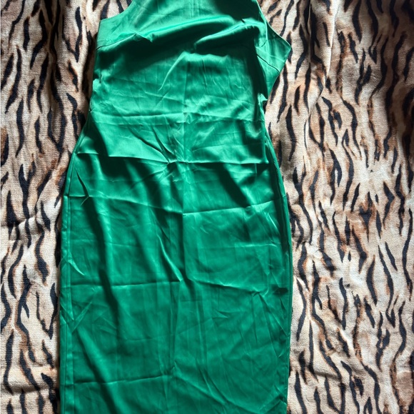 Forever 21 Vibrant Green Midi Dress - Picture 4 of 7